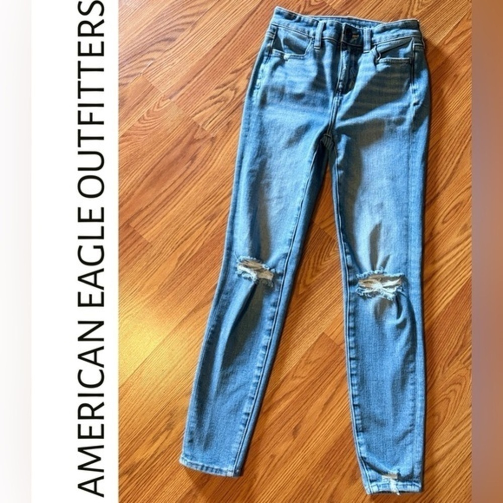 American Eagle High-Rise Distressed Light Wash Skinny Jeans | 00 Short (00P)